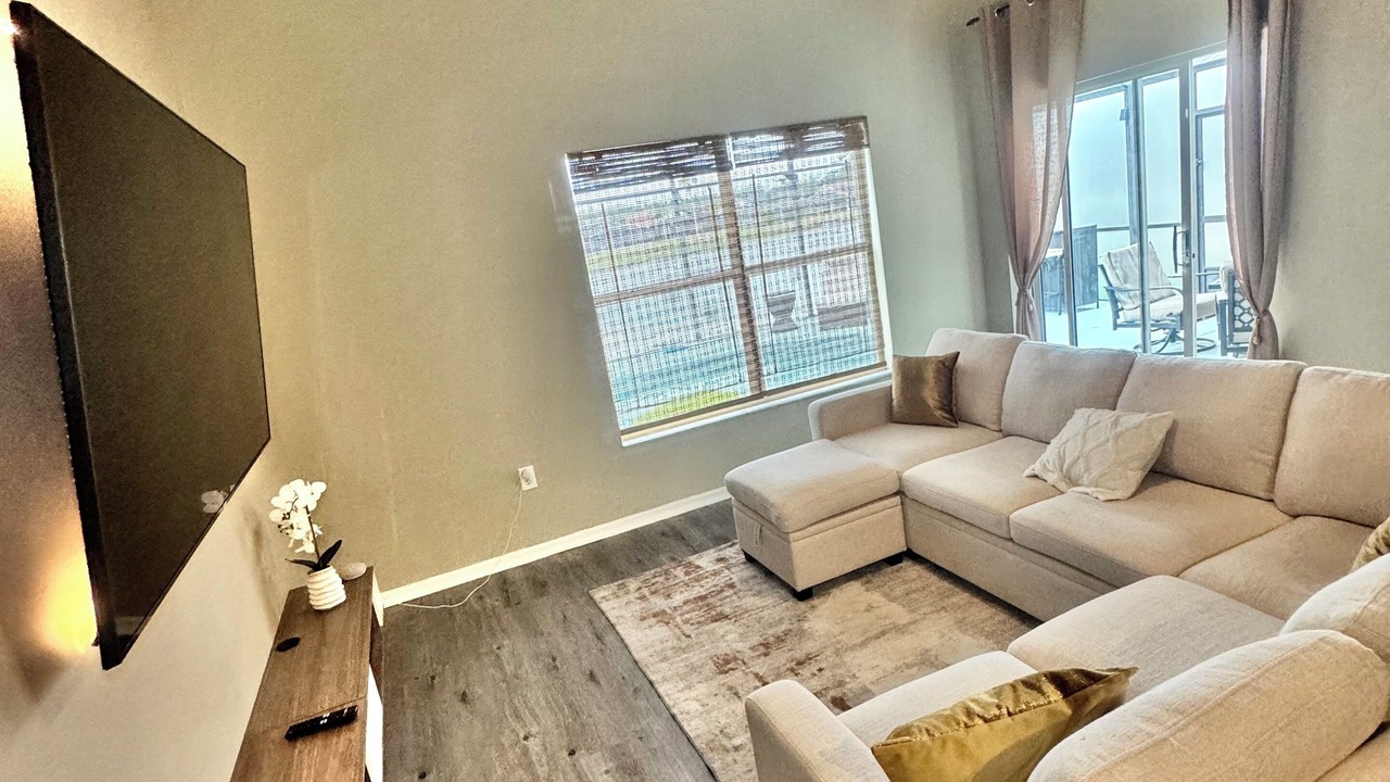 Photo of Livingroom in Eagle Pointe South