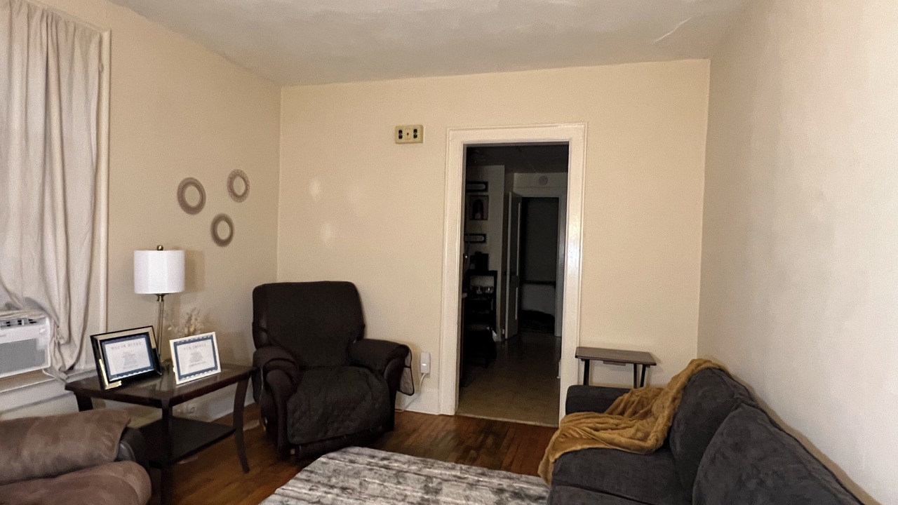 Photo of Livingroom in Utica