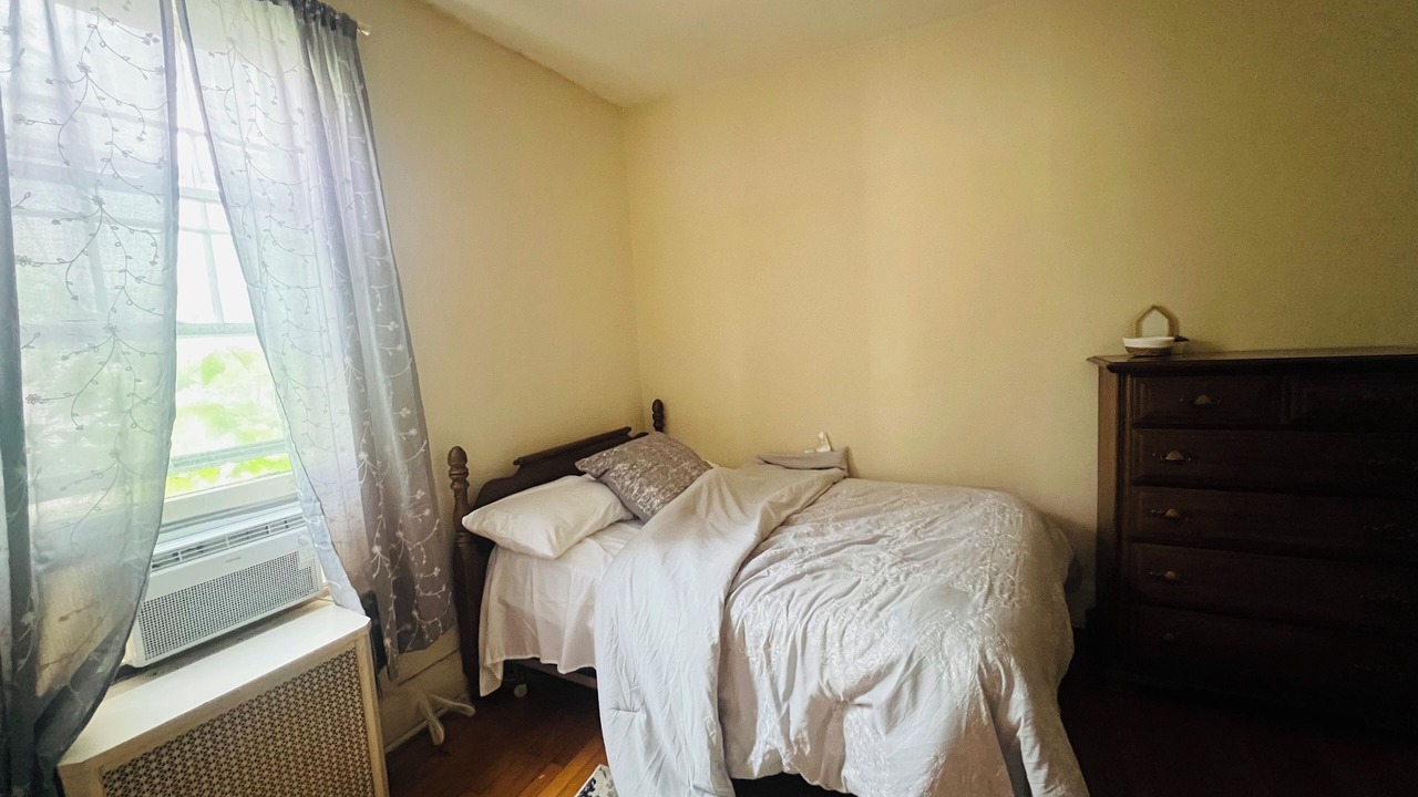 Photo of Bedroom in Utica
