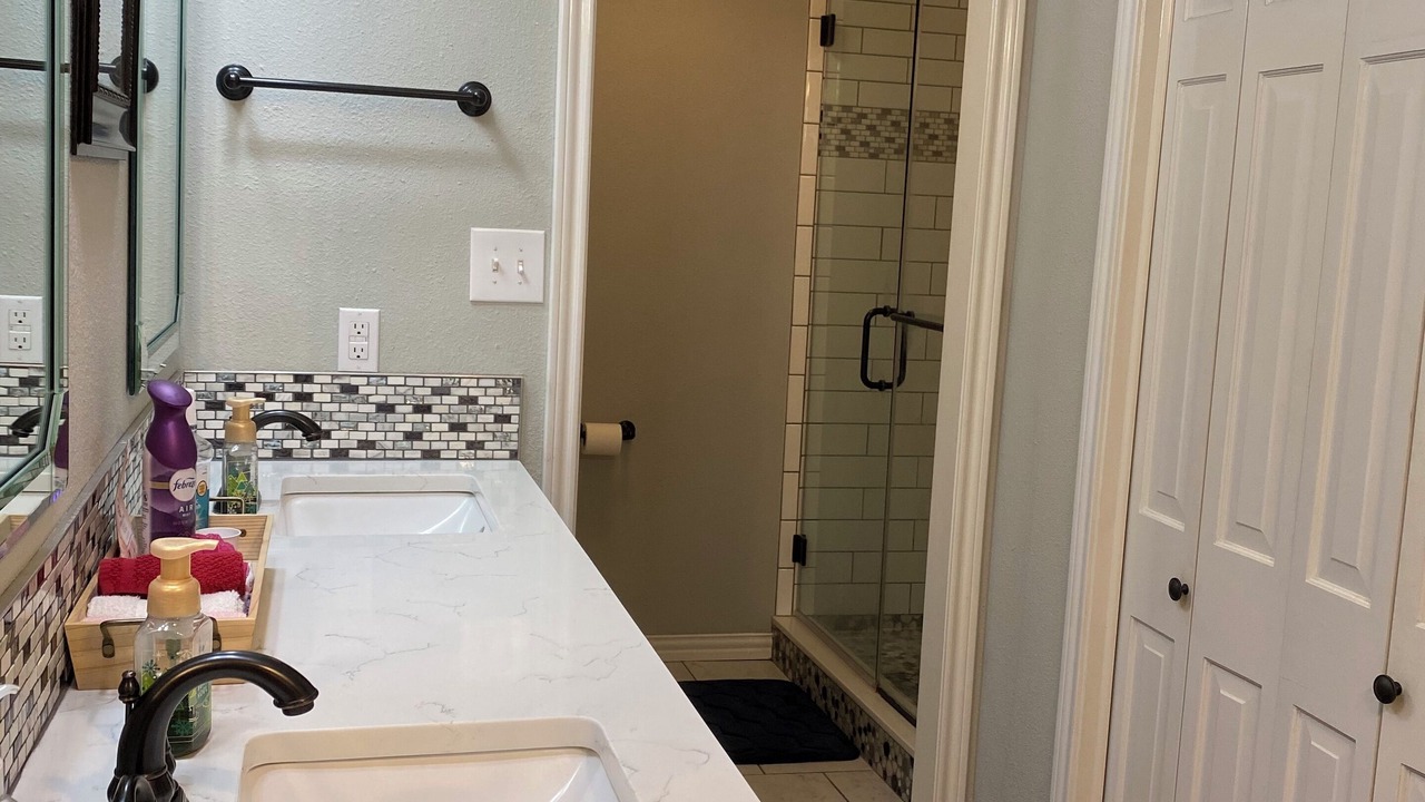 Photo of Bathroom in Redlick