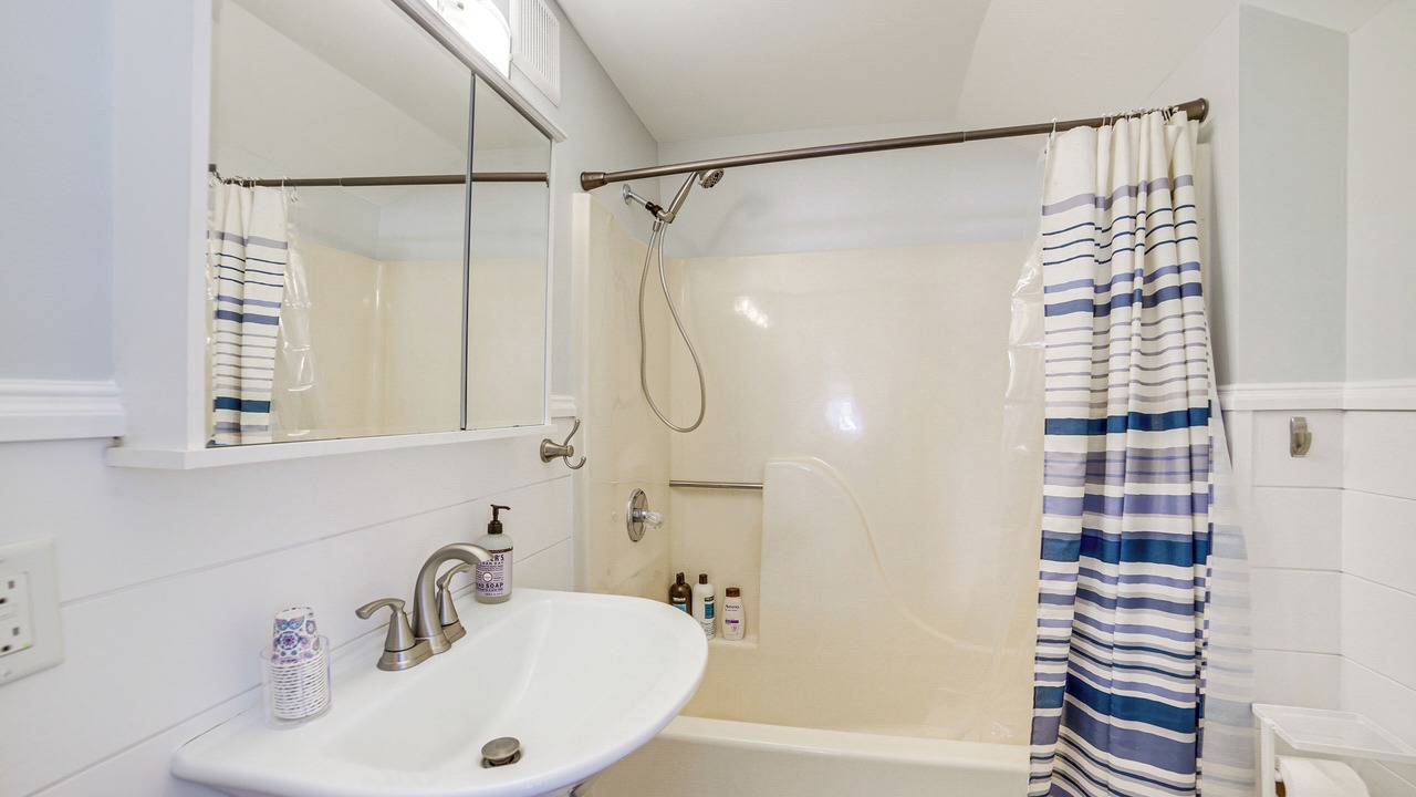 Photo of Bathroom in Clarklake