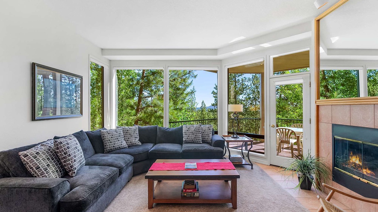 Photo of Livingroom in Century West