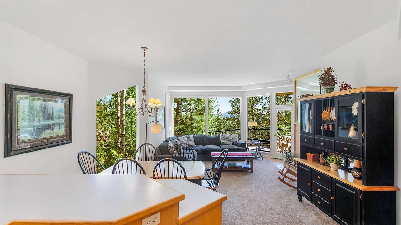 Photo of Livingroom in Century West