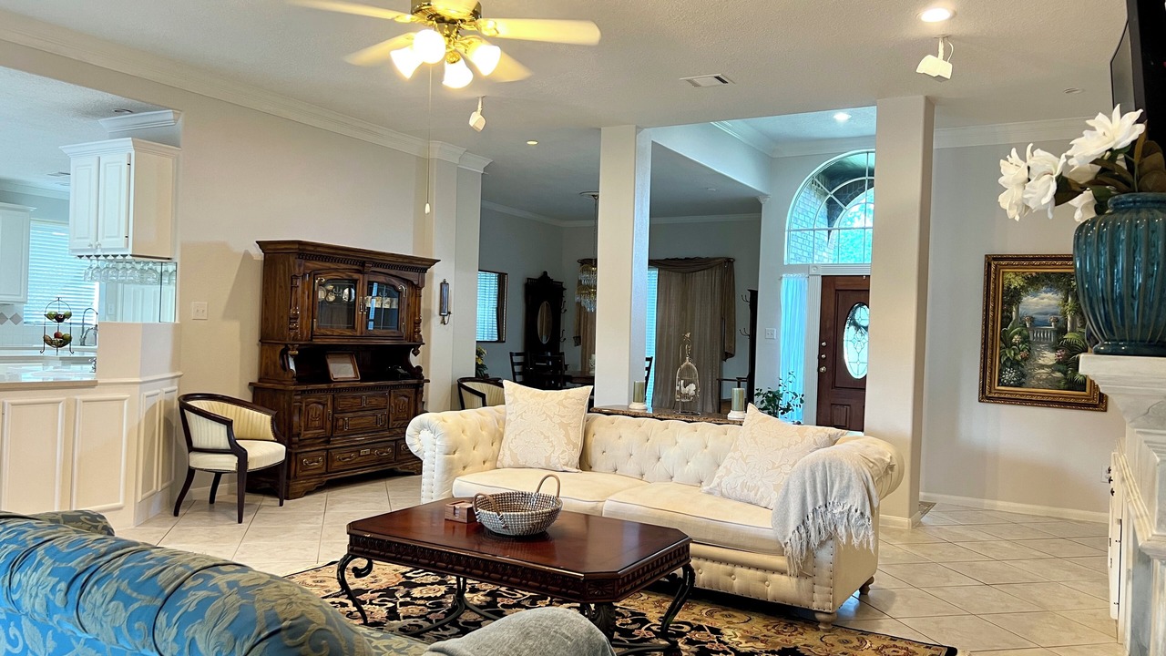Photo of Livingroom in Friendswood