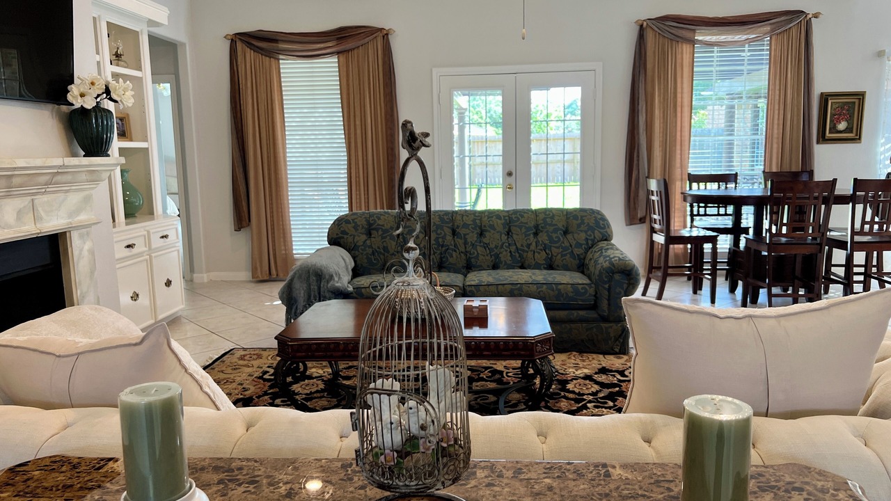 Photo of Livingroom in Friendswood