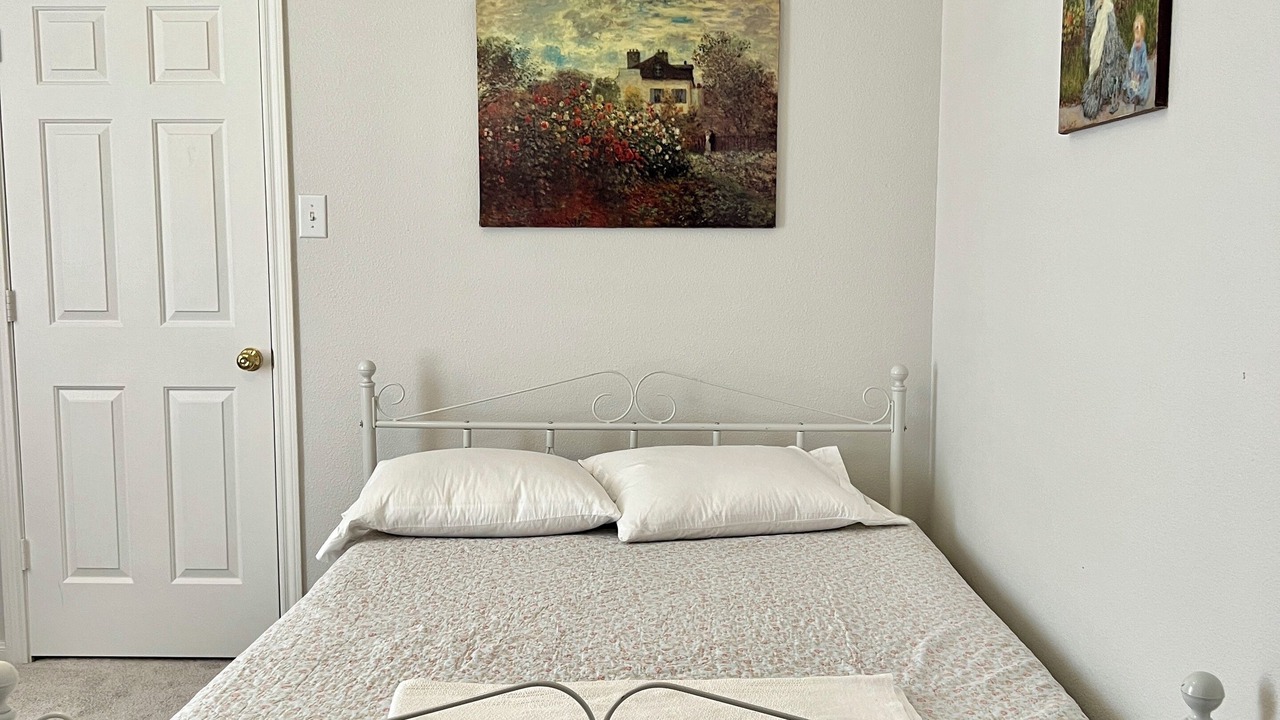 Photo of Bedroom in Friendswood