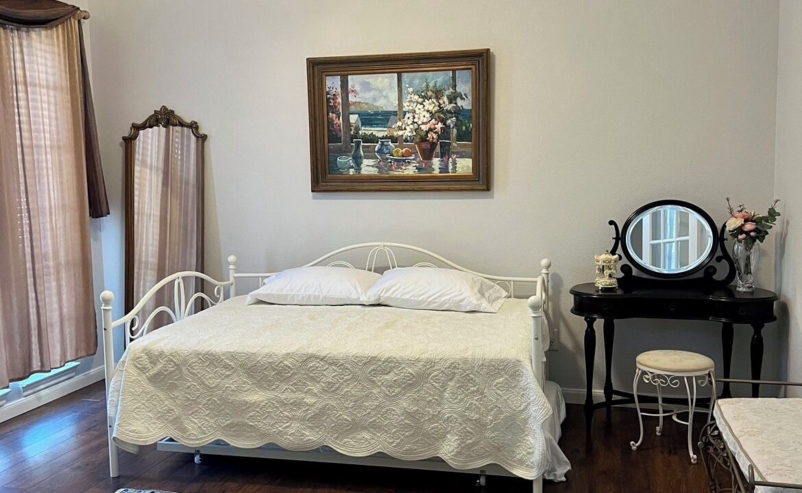 Photo of Bedroom in Friendswood