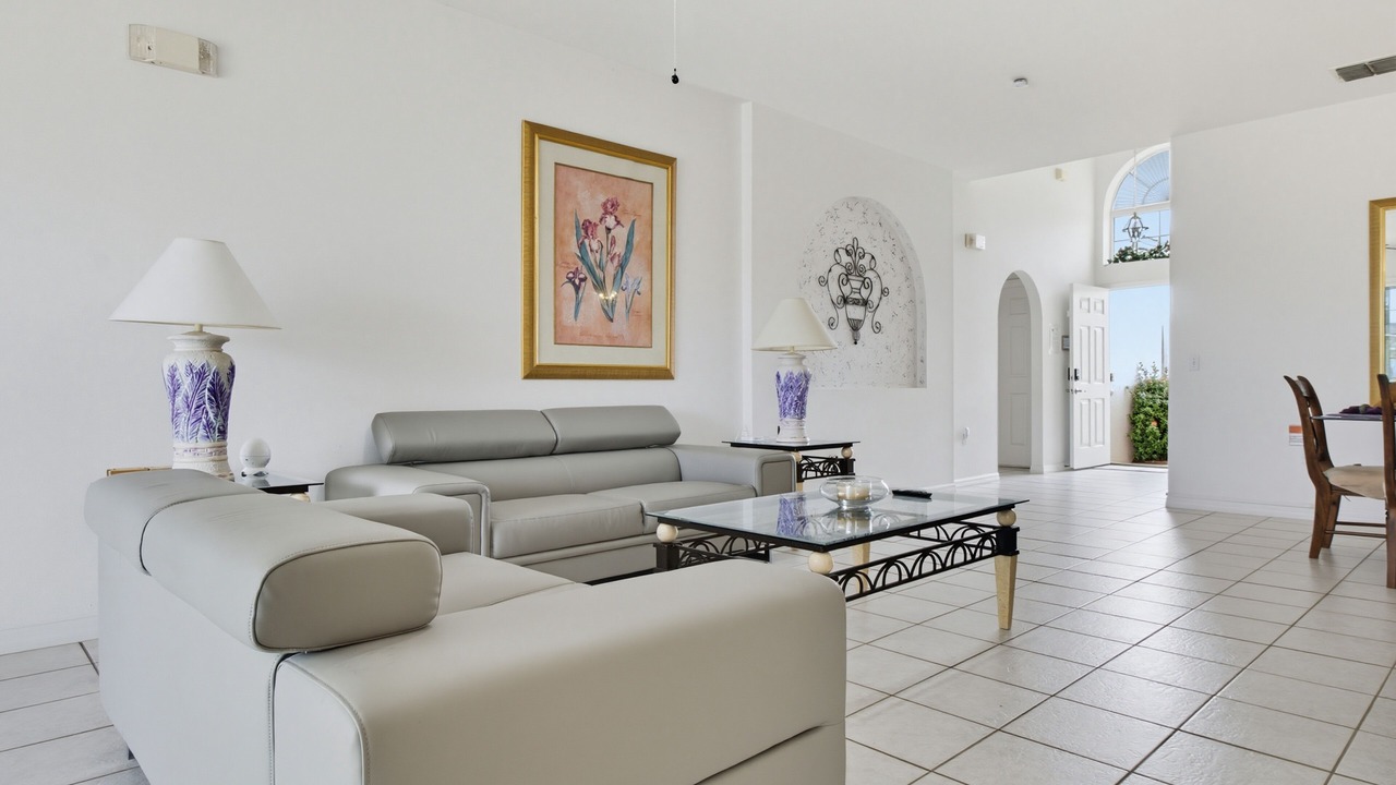 Photo of Livingroom in Crescent Lakes