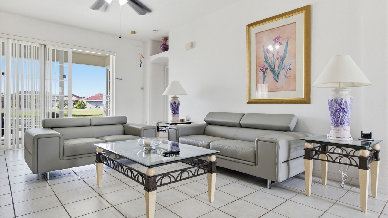 Photo of Livingroom in Crescent Lakes