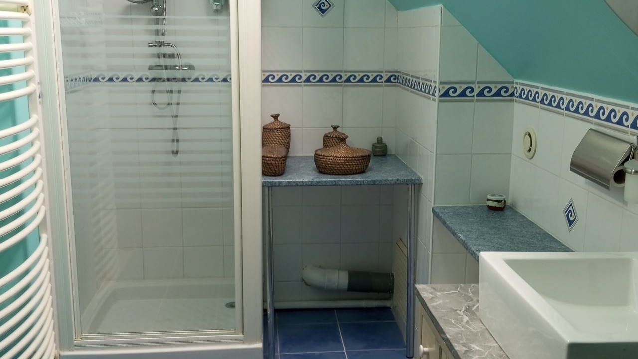 Photo of Bathroom in Saint-Fargeau