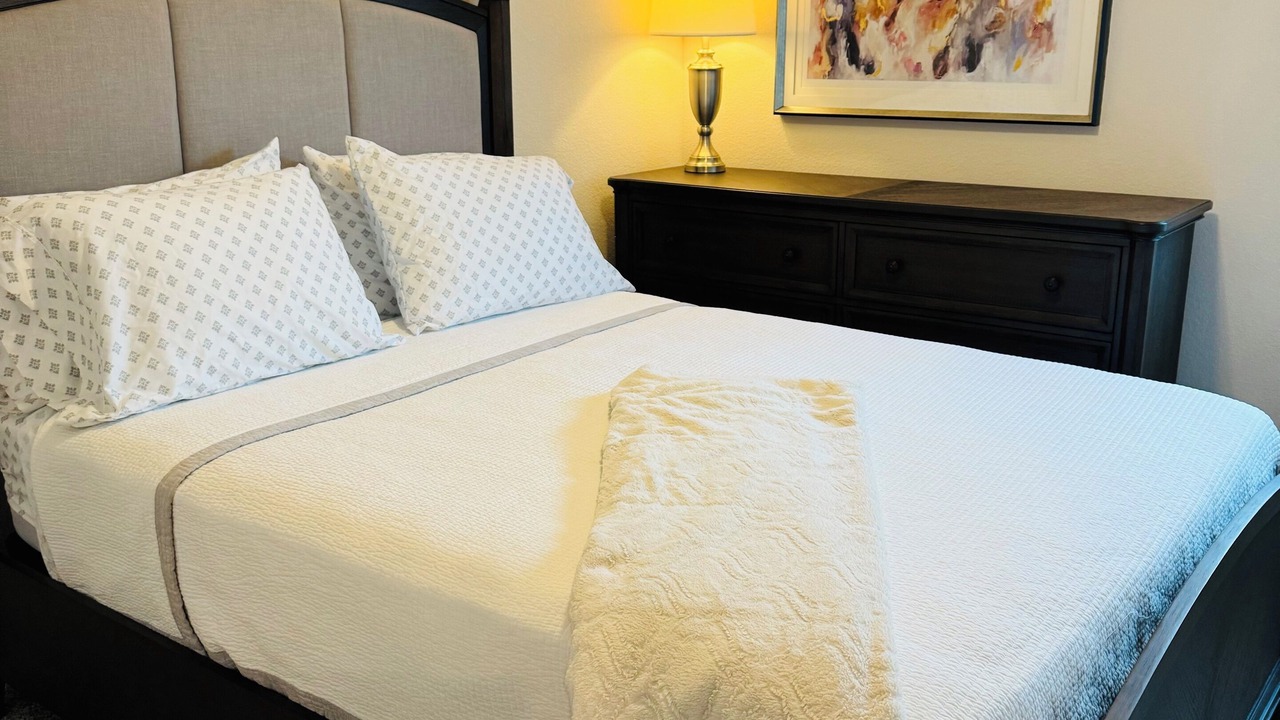 Photo of Bedroom in Manor