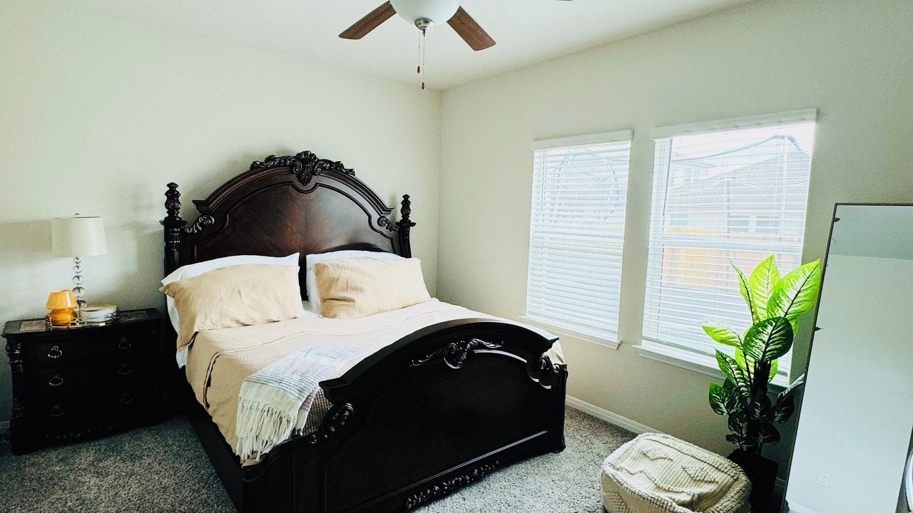 Photo of Bedroom in Manor