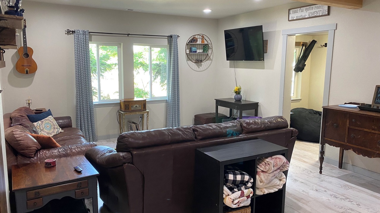 Photo of Livingroom in Rainier