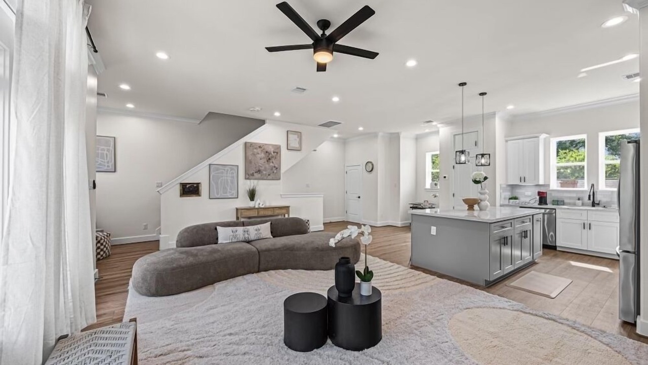 Photo of Livingroom in Greater Third Ward