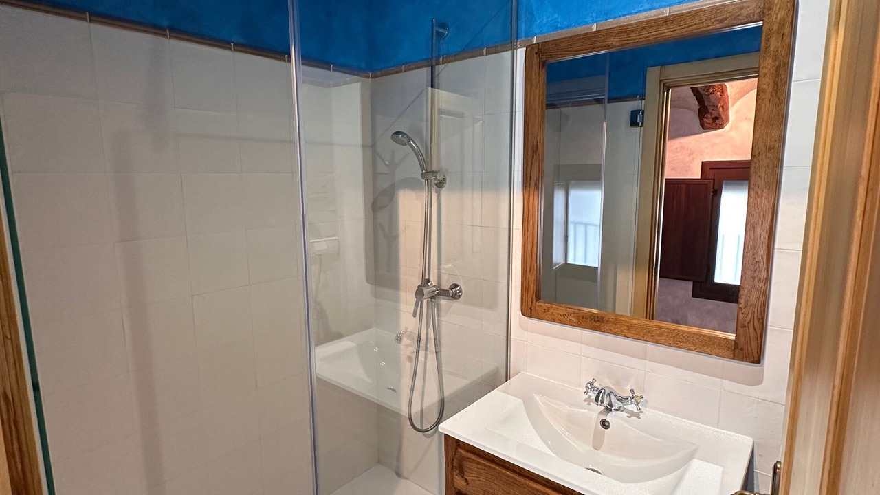 Photo of Bathroom in Lerin