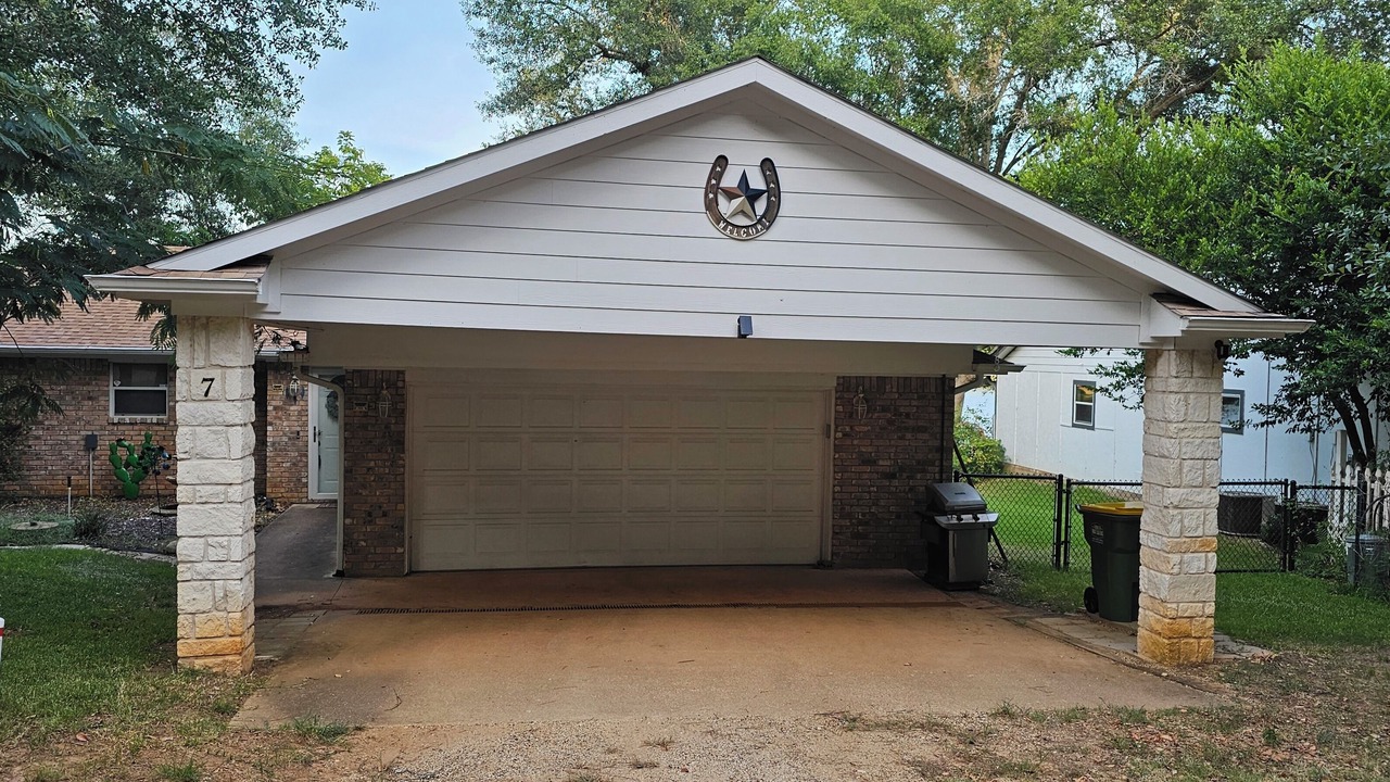 Photo of Outdoor in Hilltop Lakes