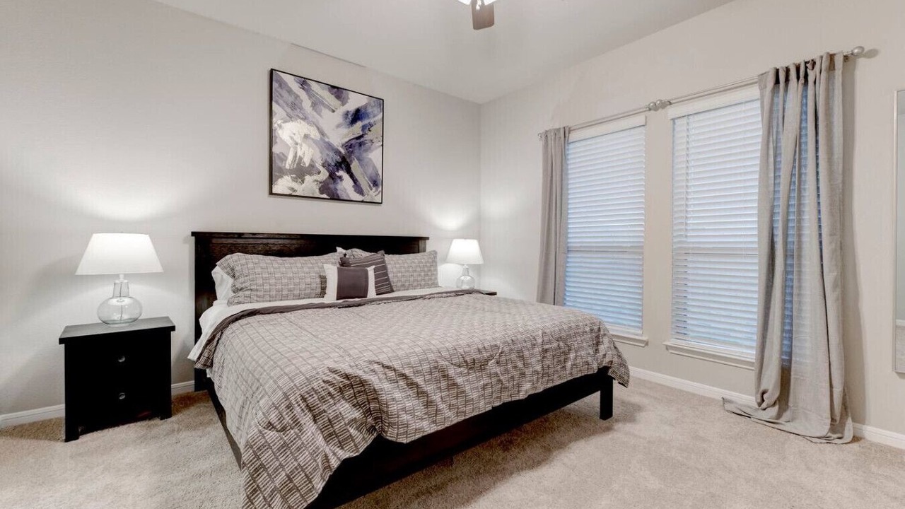 Photo of Bedroom in Leon Junction