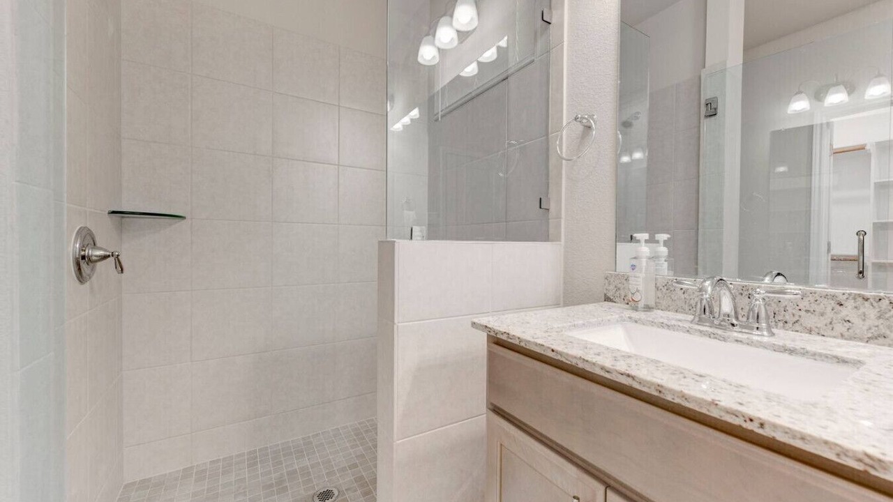 Photo of Bathroom in Leon Junction