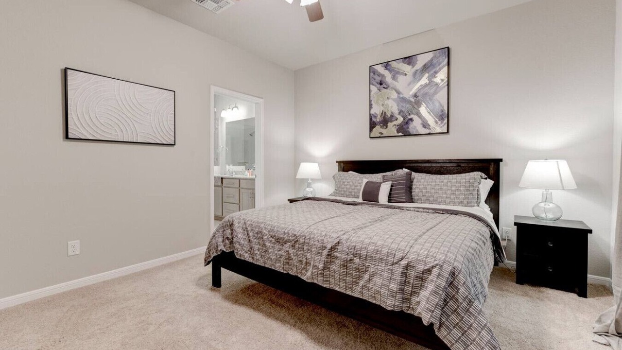 Photo of Bedroom in Leon Junction