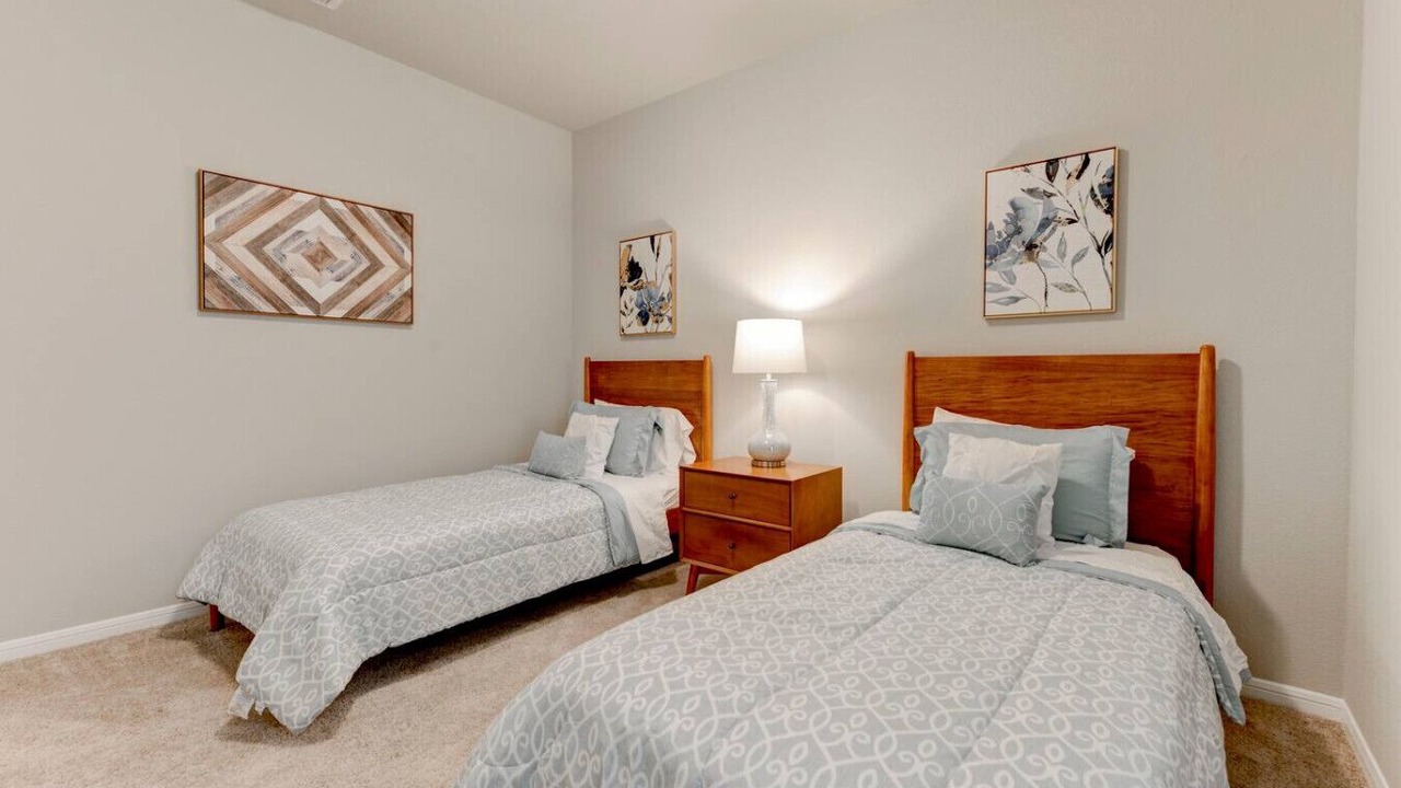 Photo of Bedroom in Leon Junction