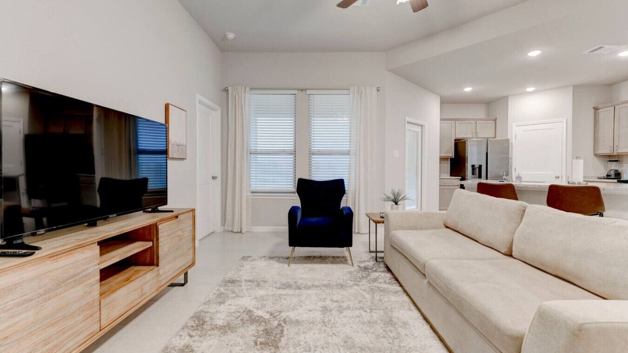 Photo of Livingroom in Leon Junction