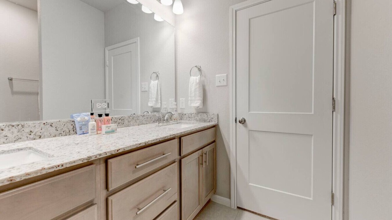 Photo of Bathroom in Leon Junction