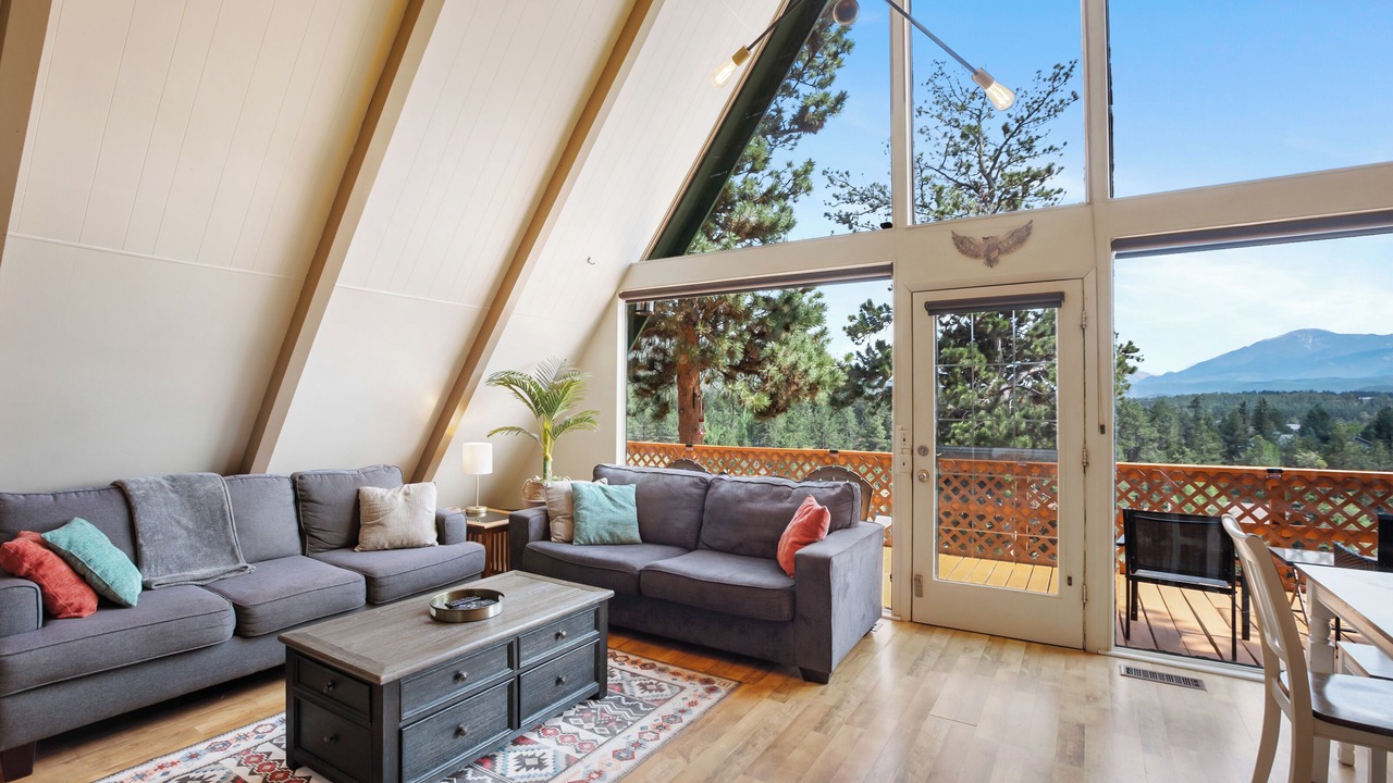 Photo of Livingroom in Woodland Park