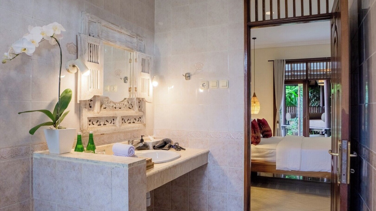 Photo of Bathroom in Kartika Plaza