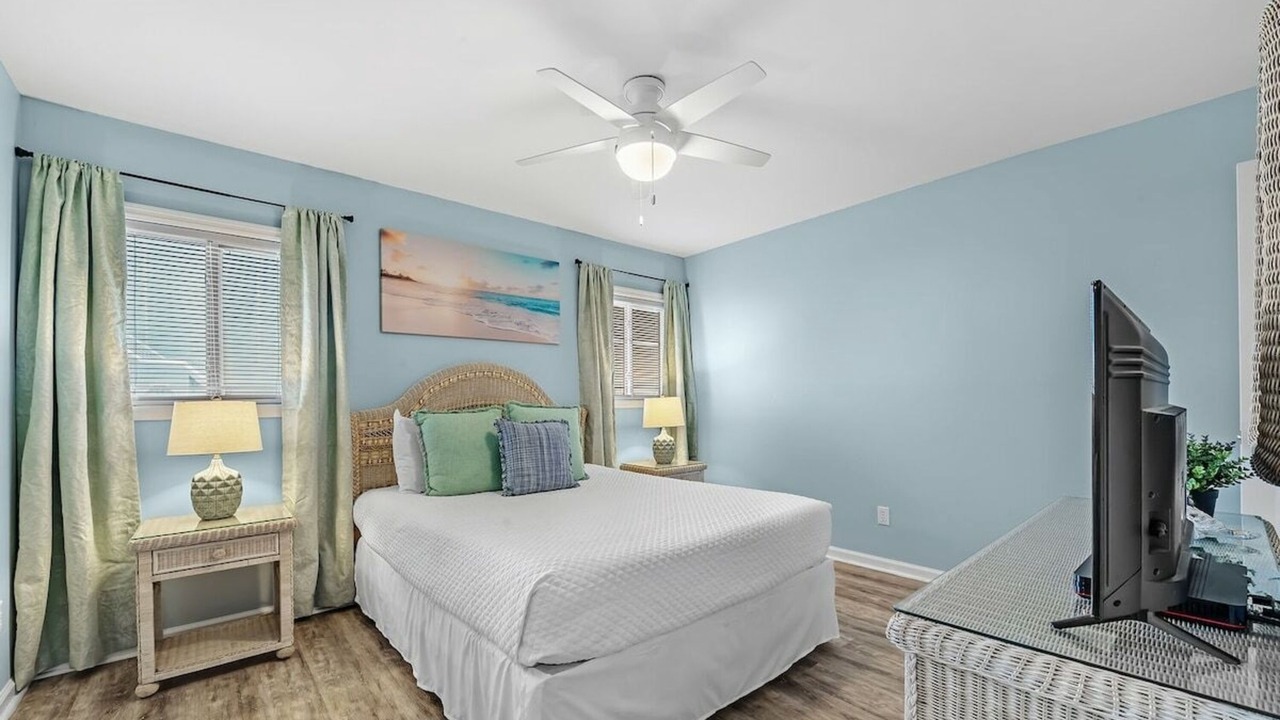 Photo of Bedroom in Gulf Shores
