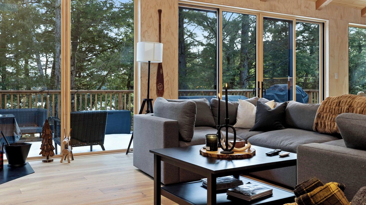Photo of Livingroom in Parry Sound