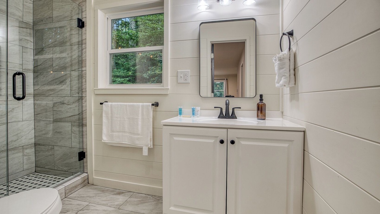 Photo of Bathroom in East Ellijay