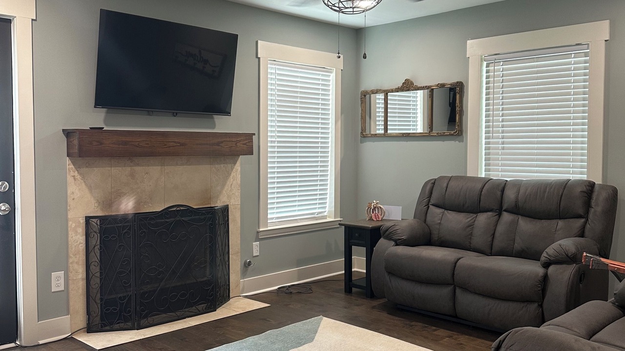 Photo of Livingroom in Esom Hill