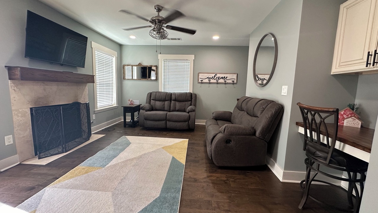 Photo of Livingroom in Esom Hill