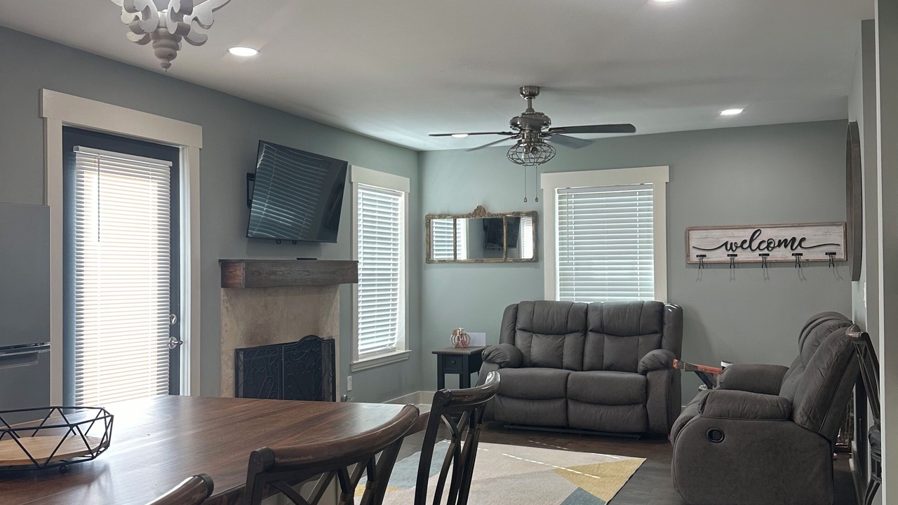 Photo of Livingroom in Esom Hill