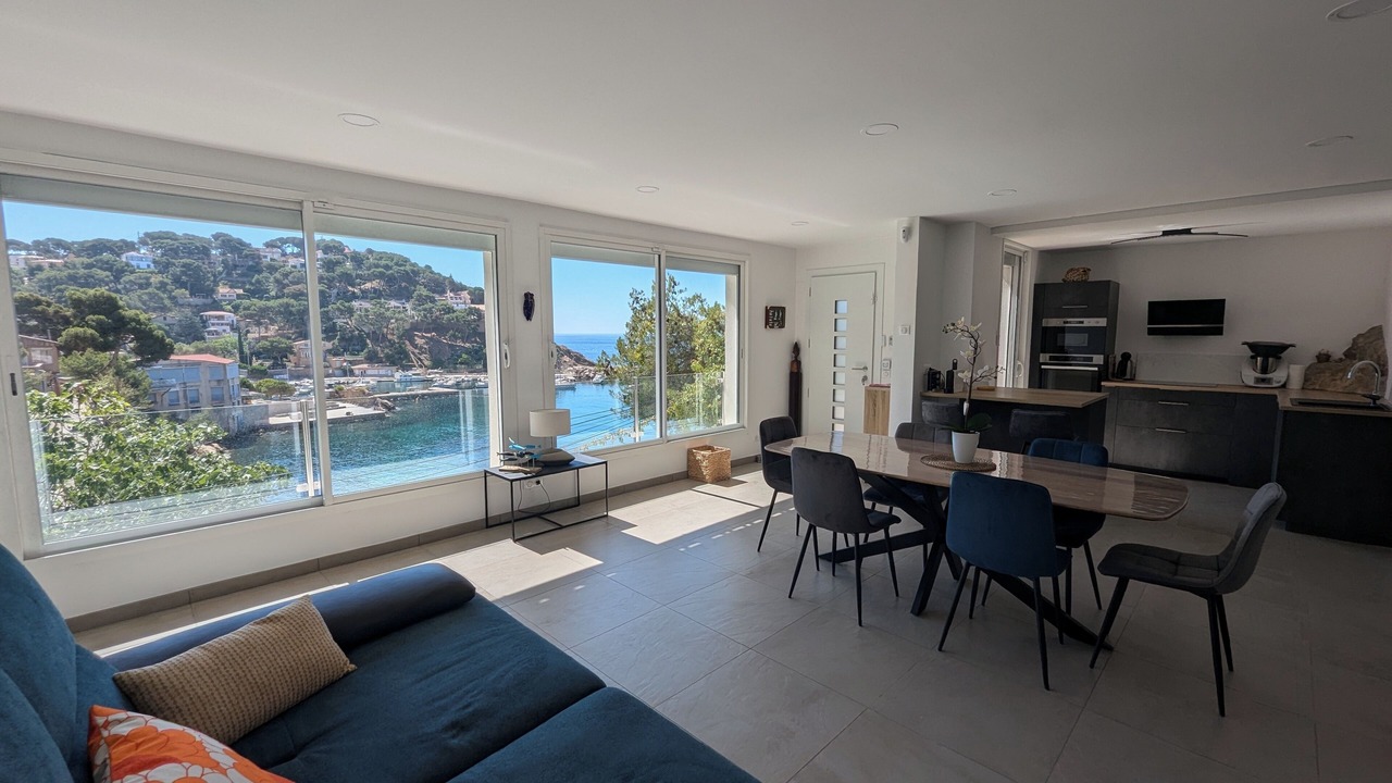 Photo of Livingroom in Ensues-la-Redonne