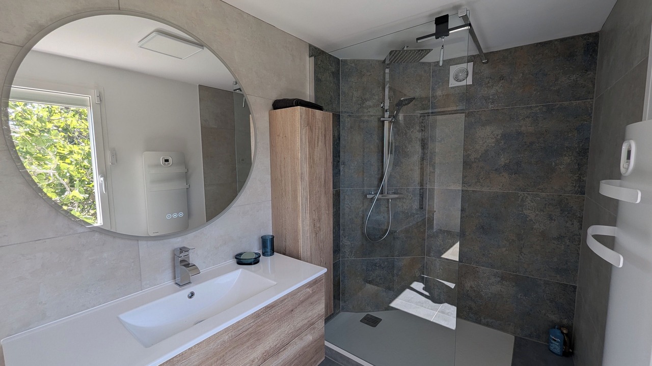 Photo of Bathroom in Ensues-la-Redonne