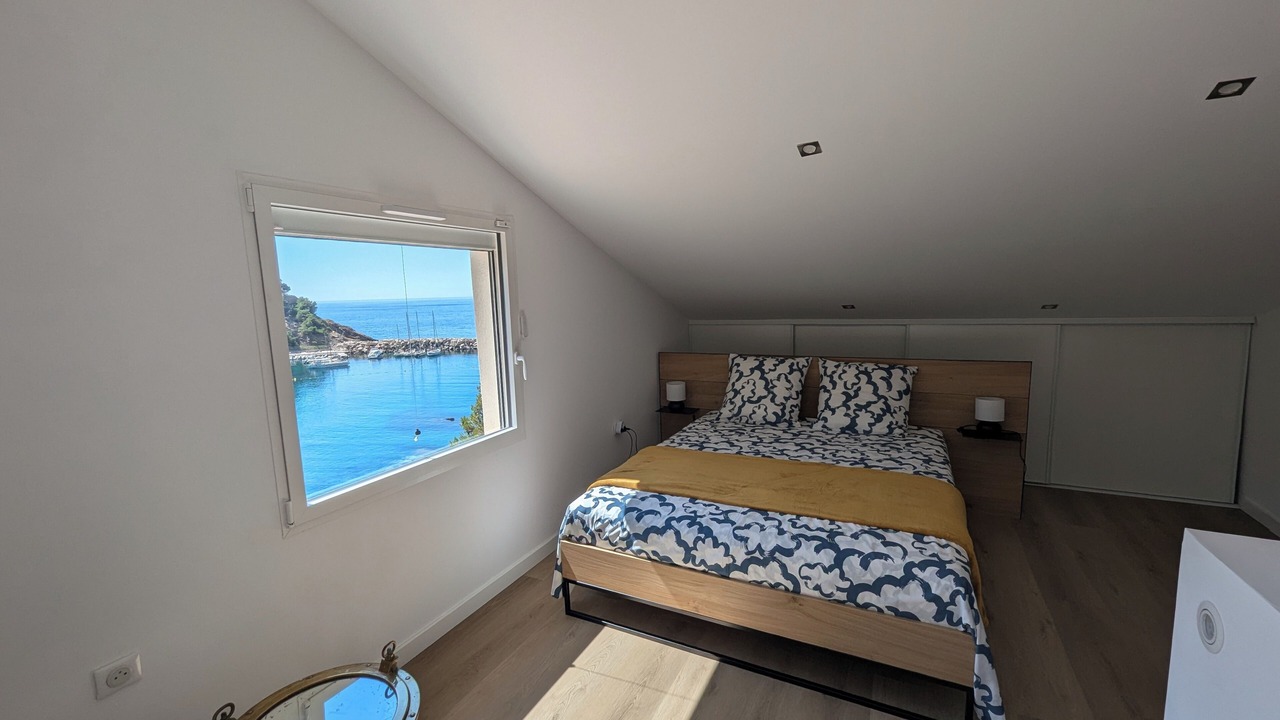 Photo of Bedroom in Ensues-la-Redonne