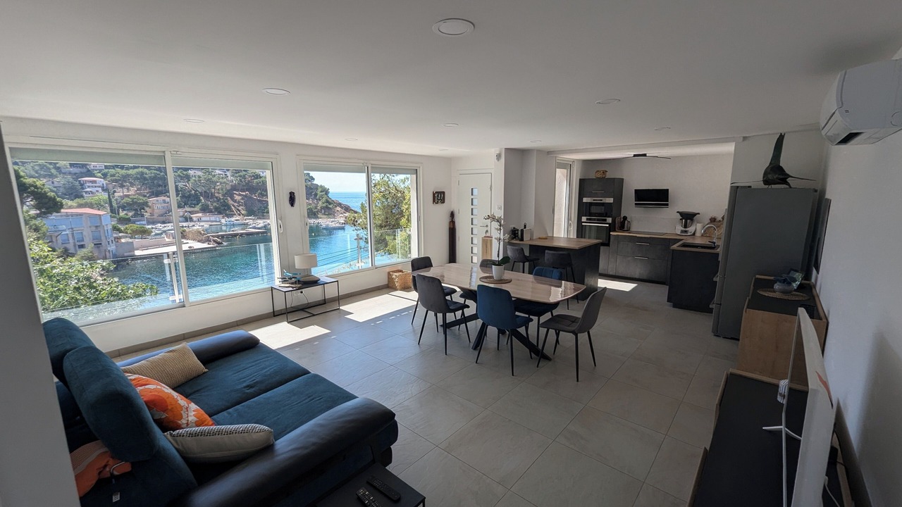 Photo of Livingroom in Ensues-la-Redonne