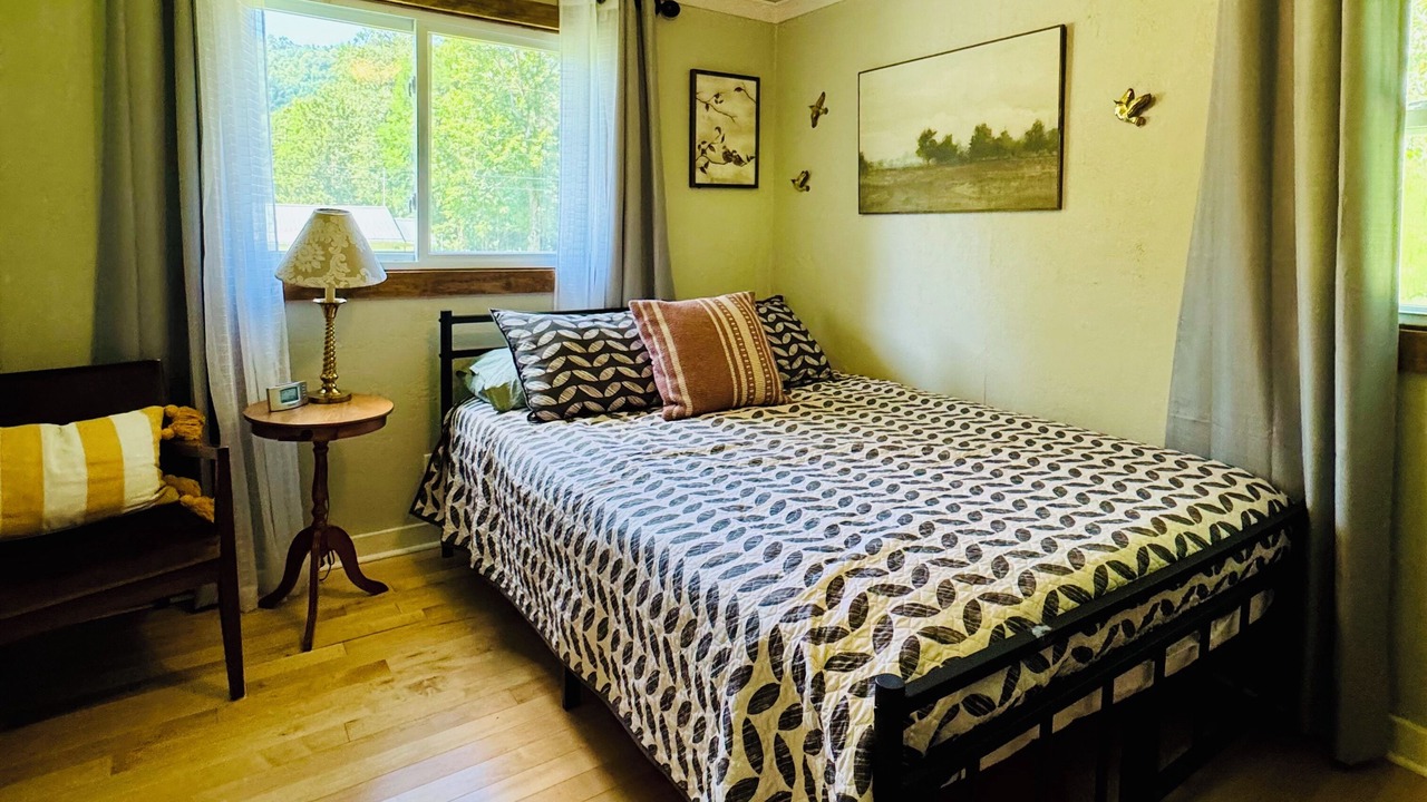 Photo of Bedroom in Bakersville
