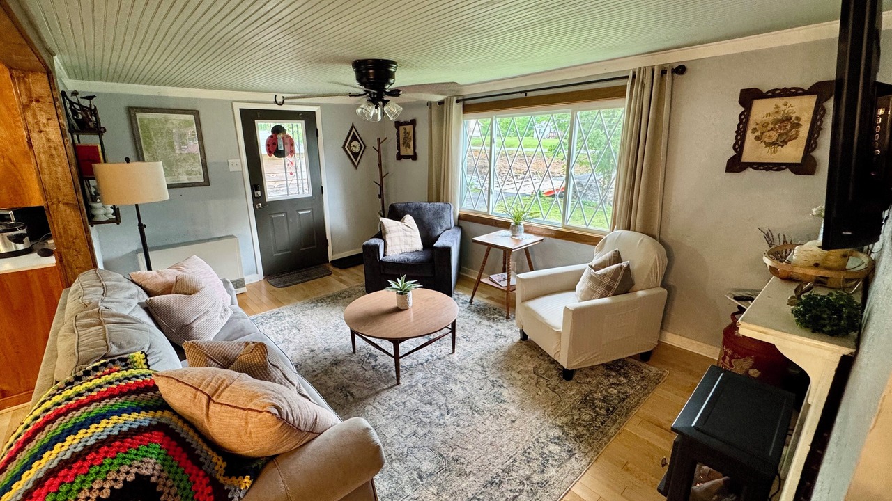 Photo of Livingroom in Bakersville