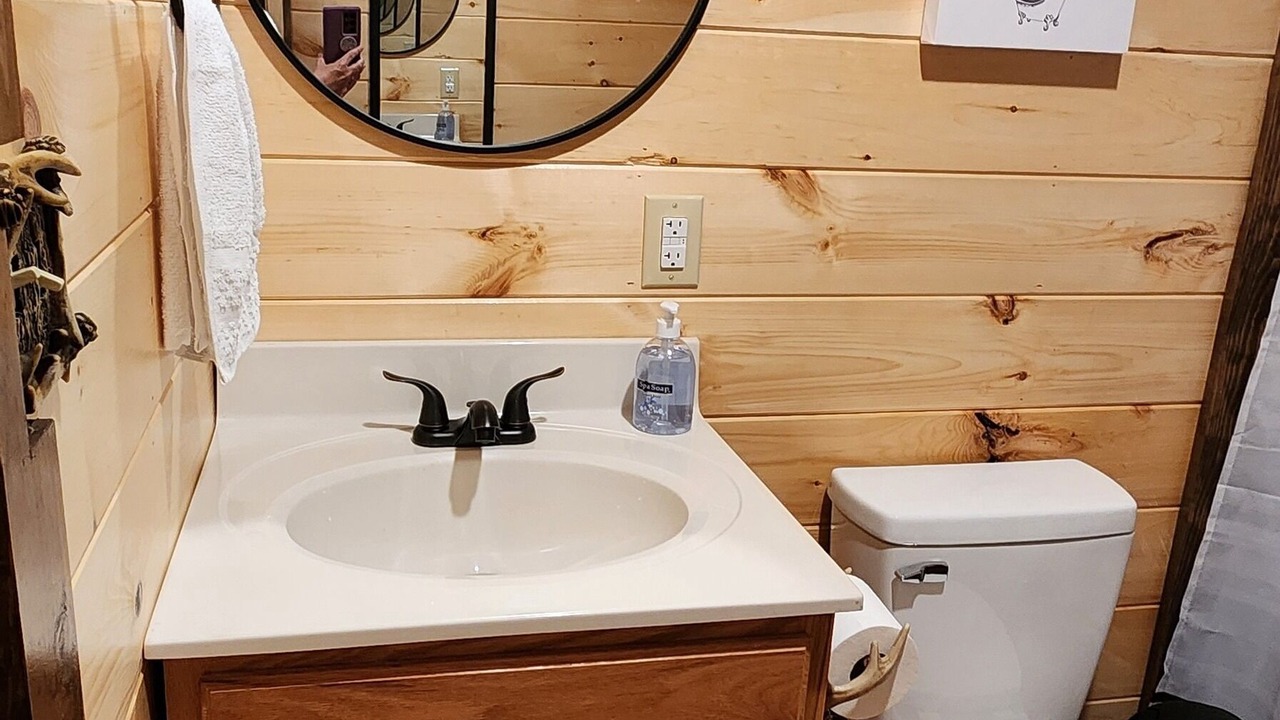 Photo of Bathroom in Beattyville