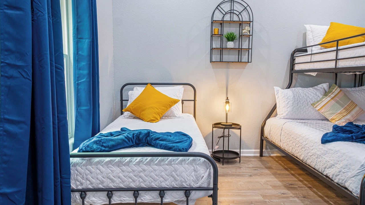 Photo of Bedroom in Historic Garderns