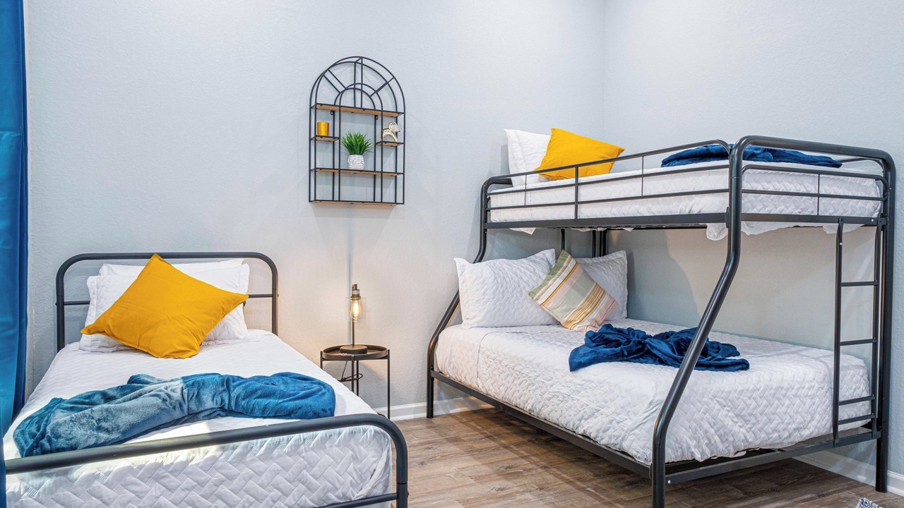 Photo of Bedroom in Historic Garderns