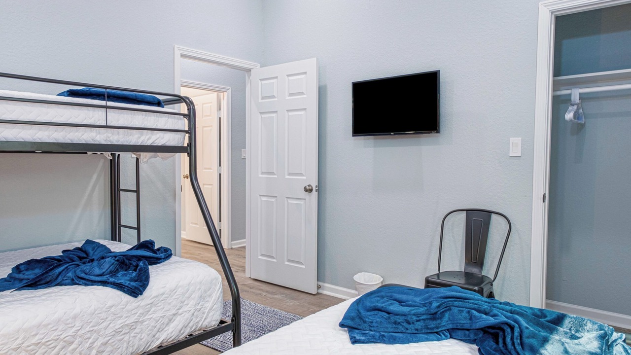 Photo of Bedroom in Historic Garderns