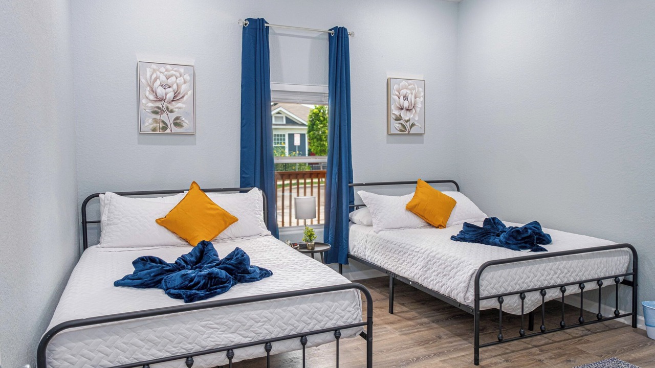 Photo of Bedroom in Historic Garderns