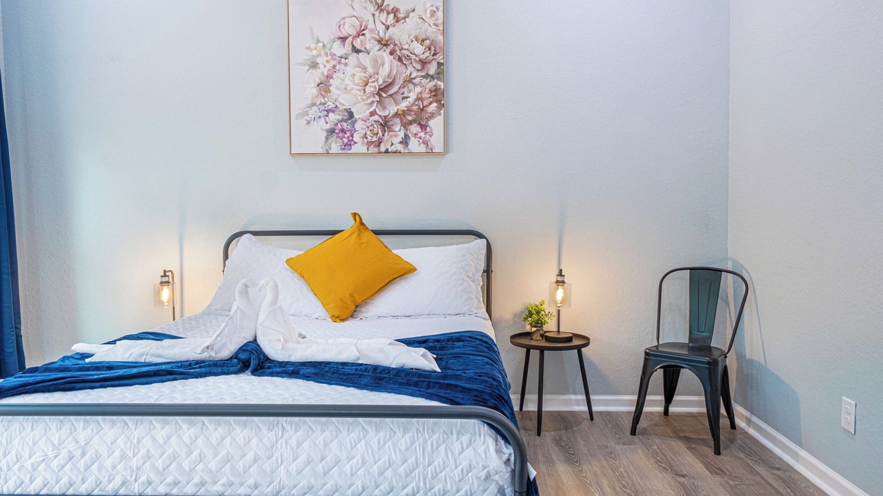 Photo of Bedroom in Historic Garderns
