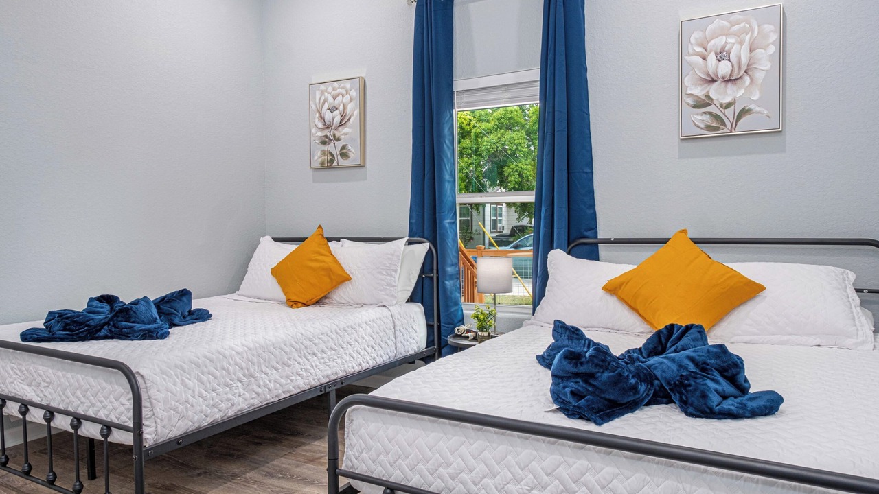 Photo of Bedroom in Historic Garderns