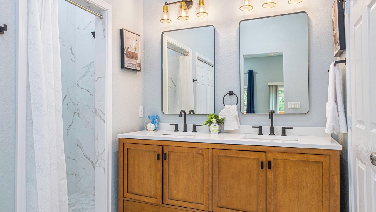 Photo of Bathroom in Historic Garderns