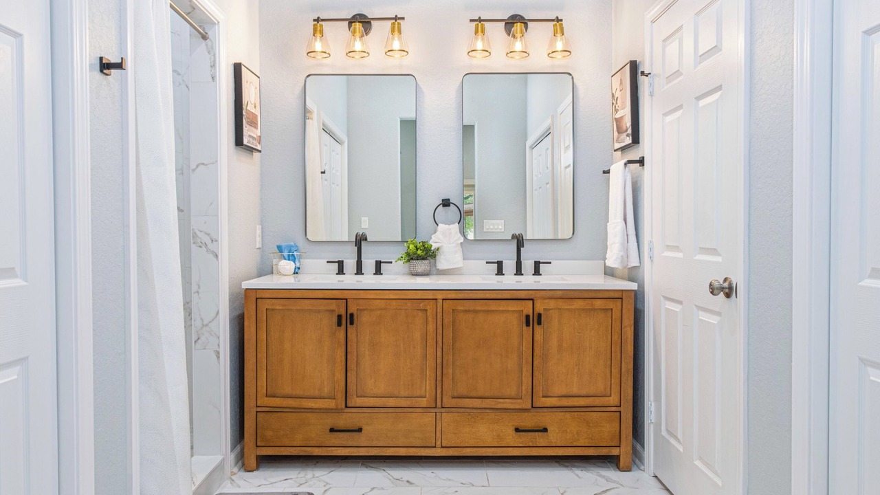 Photo of Bathroom in Historic Garderns