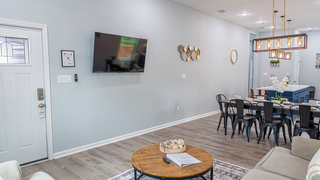 Photo of Livingroom in Historic Garderns